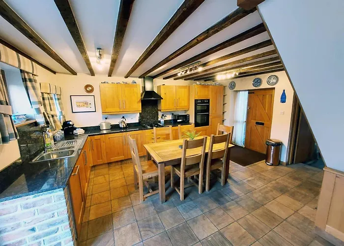 The Old Mill Barn With Hot Tub And Private Use Of Heated Pool