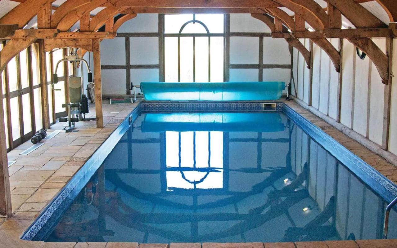 The Old Mill Barn With Hot Tub And Private Use Of Heated Pool Holiday home
