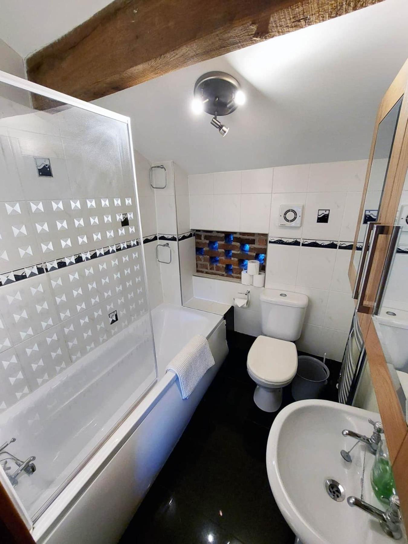 Holiday home The Old Mill Barn With Hot Tub And Private Use Of Heated Pool Wirral