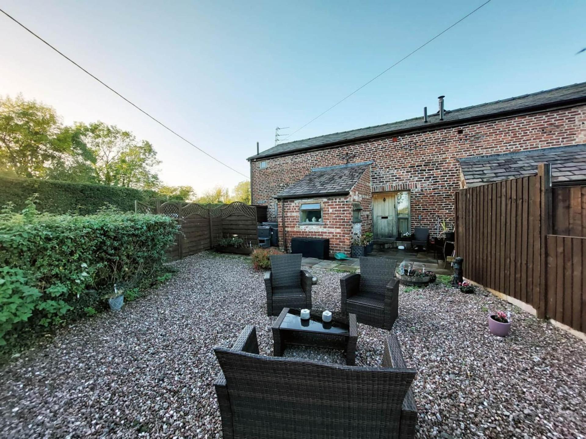 The Old Mill Barn With Hot Tub And Private Use Of Heated Pool